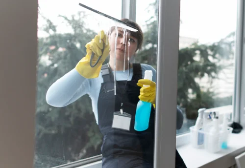 Nettoyage de vitres intérieures et extérieures à Lanchères